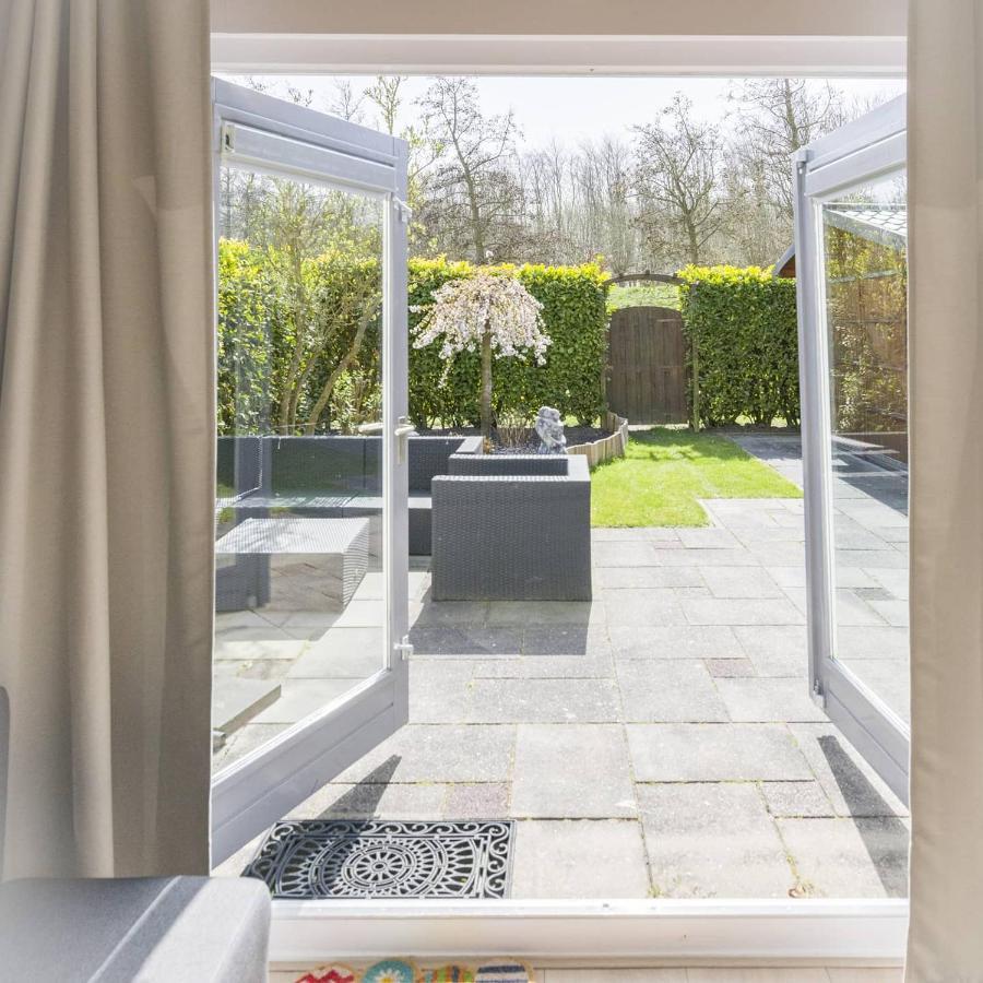 Vakantiehuis Op Villapark Oesterbaai Aan Zee , Met Speeltuin Grenzend Aan De Tuin Вемельдінге Екстер'єр фото